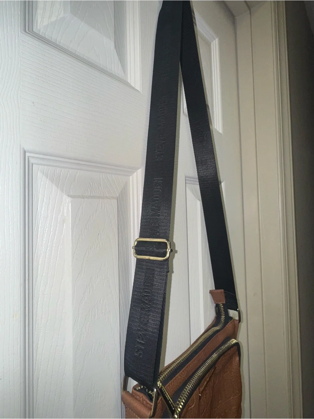 Steve Madden strap sleek